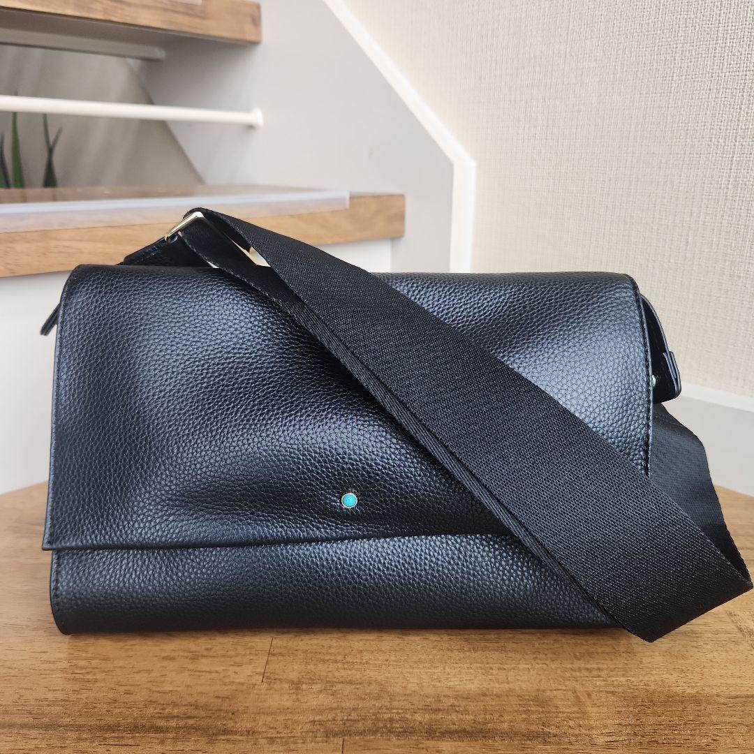 【美品】イアパピヨネ　ワイドテープショルダーバッグ