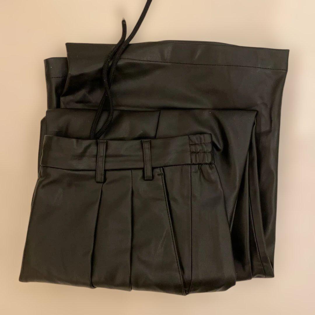 Zara 革パンツ