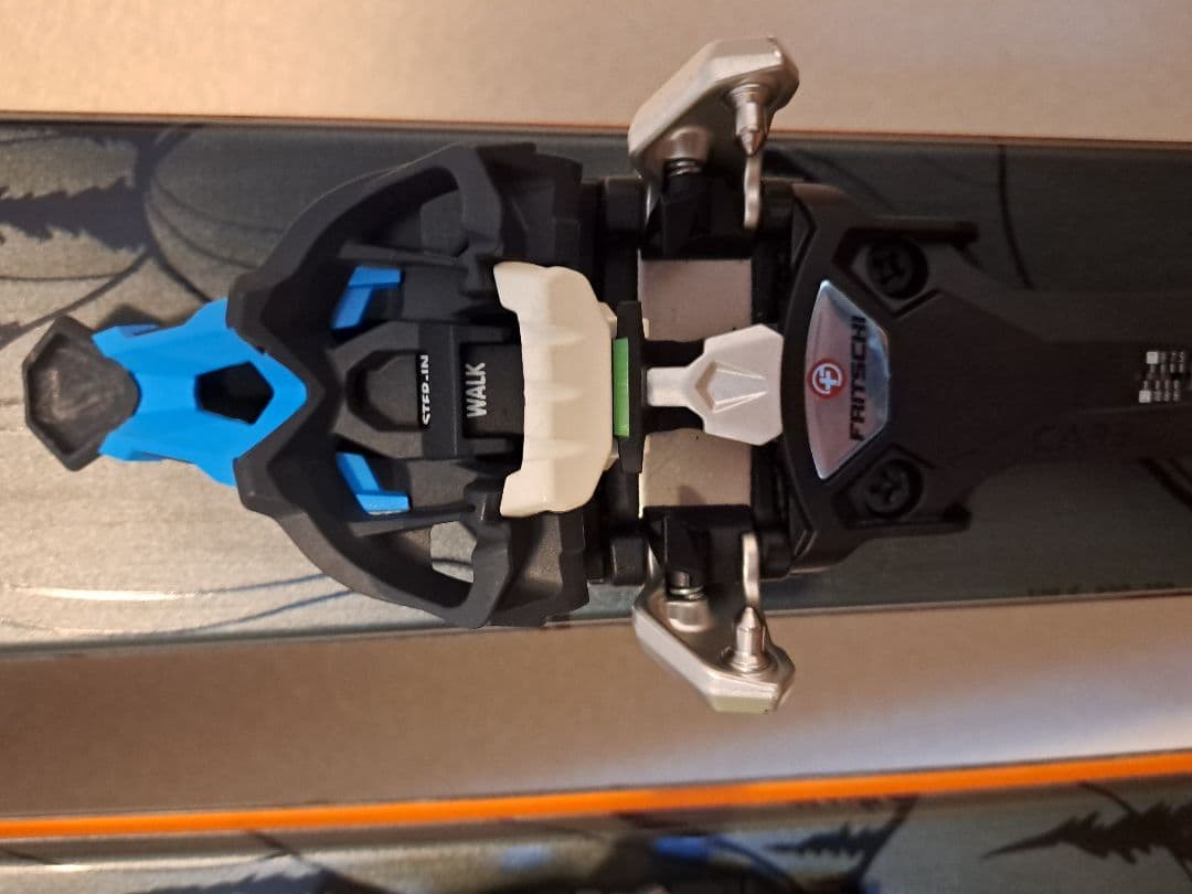 m*9様 バックカントリー用のスキー板とポモカシール