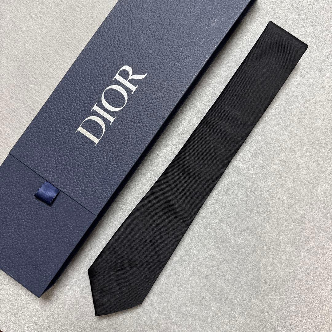 極美品　箱付　ディオール　ネクタイ　黒　無地　ワンポイントロゴ