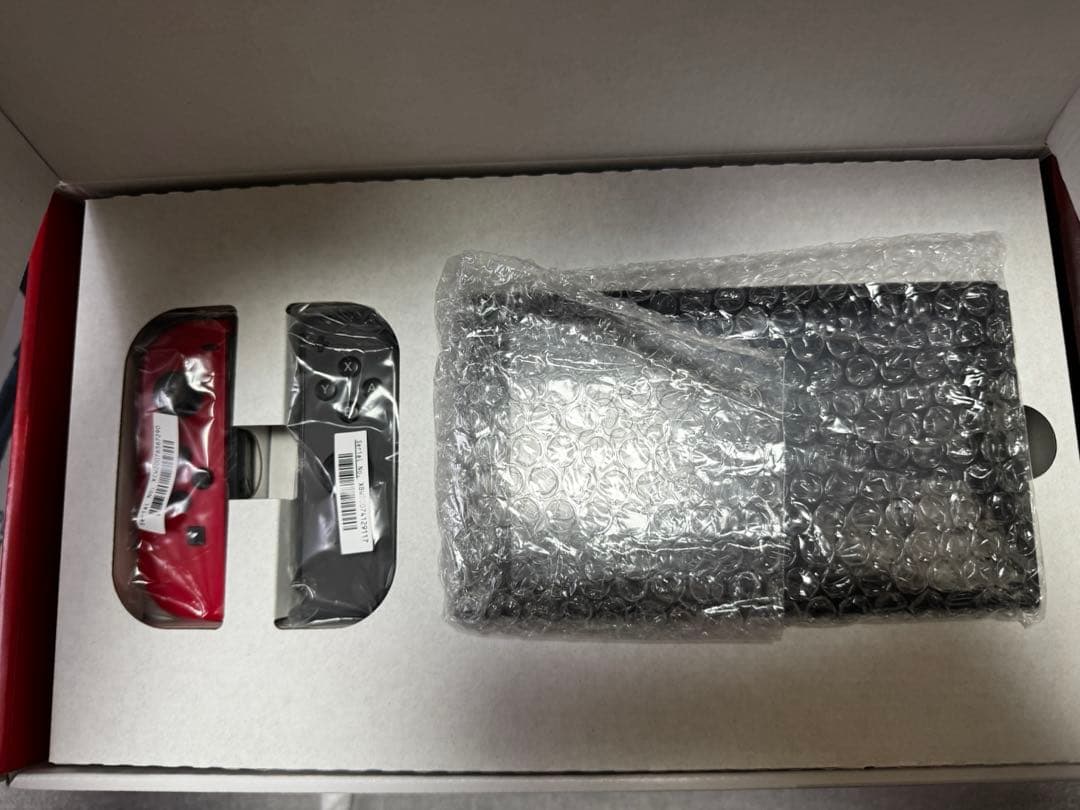 Nintendo Switch(ジョイコン、グレーと赤です！)