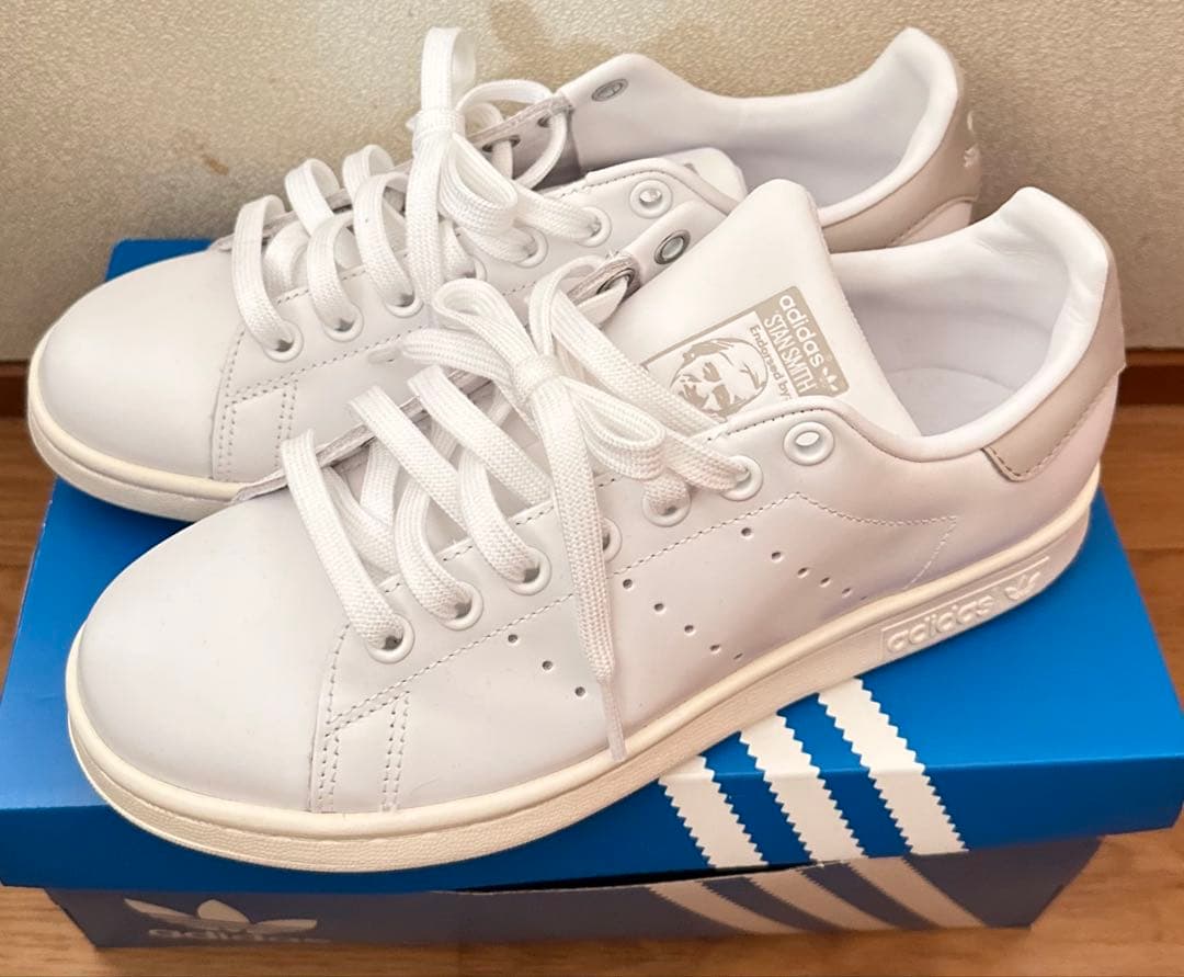 新品未使用品adidas スタンスミスGX8849 23.5 グレー