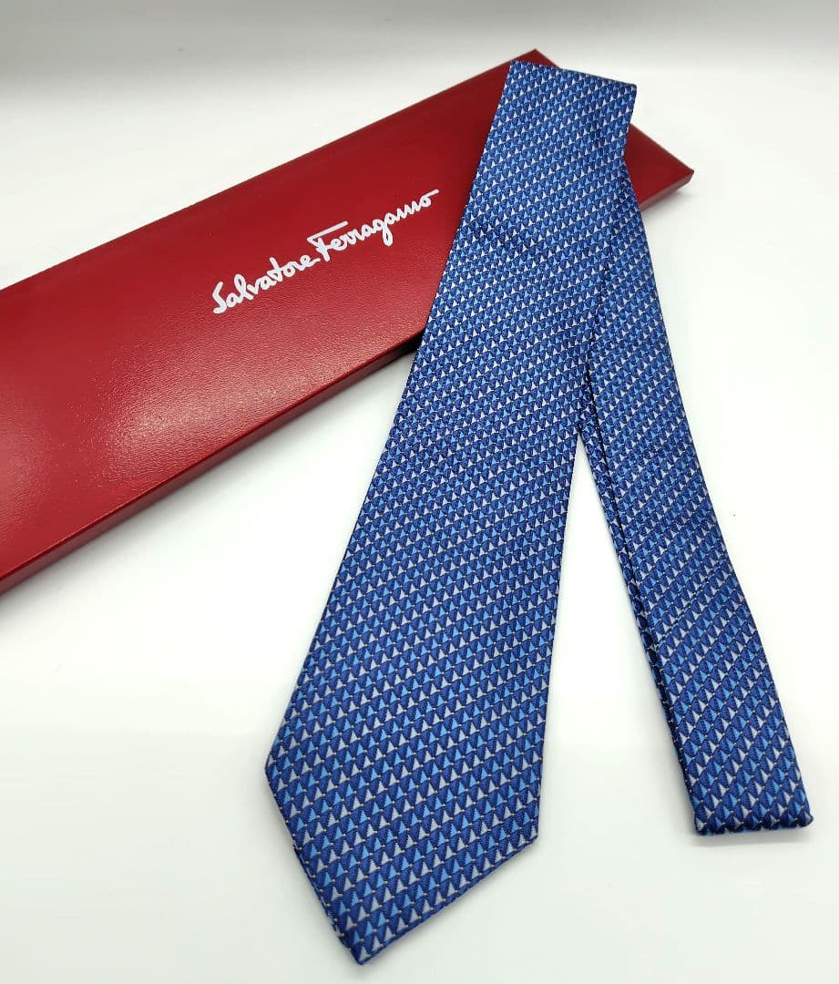 【Salvatore Ferragamo】新品　メンズシルクネクタイ　幾何学模様