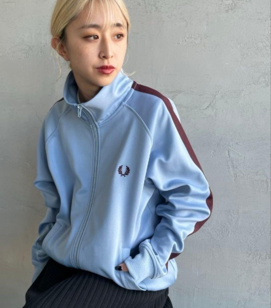 【最終値下げ】FRED PERRY配色ライン トラックジャケット サックス M