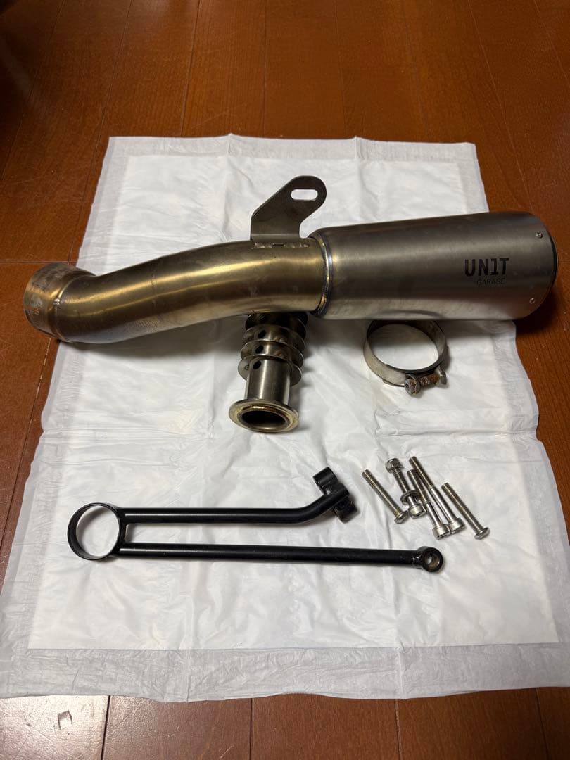  RnineTスクランブラー用スリップオンマフラー unitgarage
