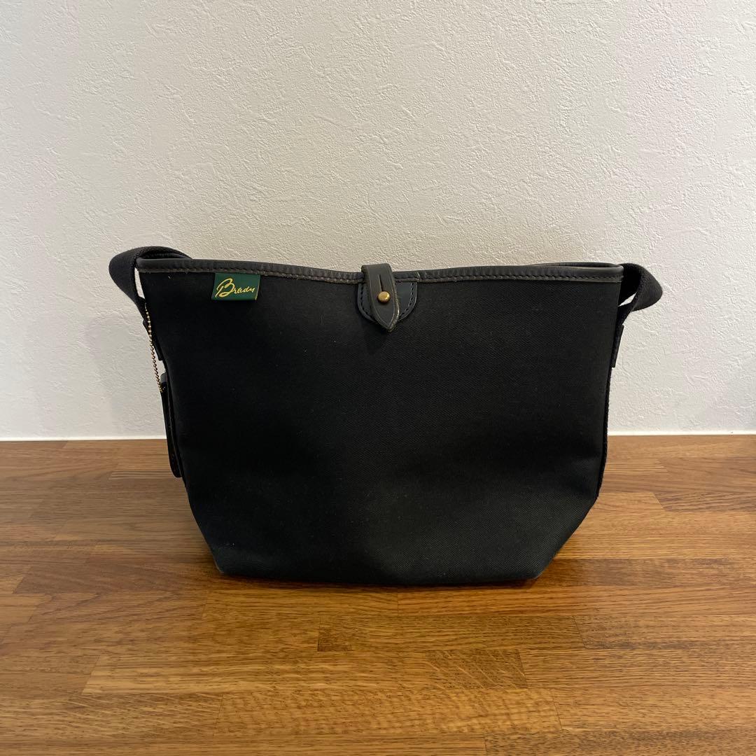 Brady 黒 キャンバス ショルダーバッグ