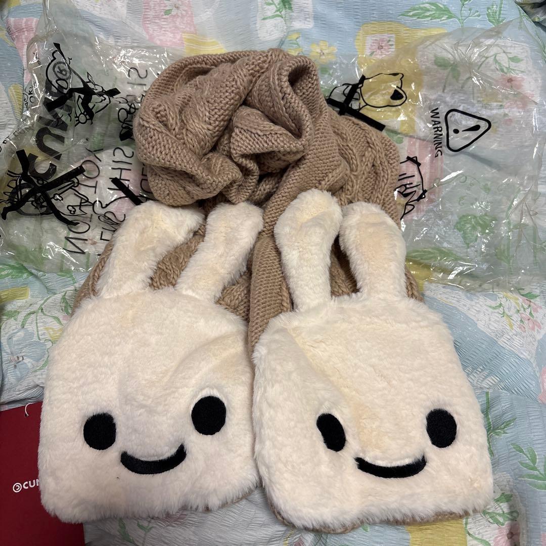 CUNE ふわふわウサギ付きケーブル編みマフラー
