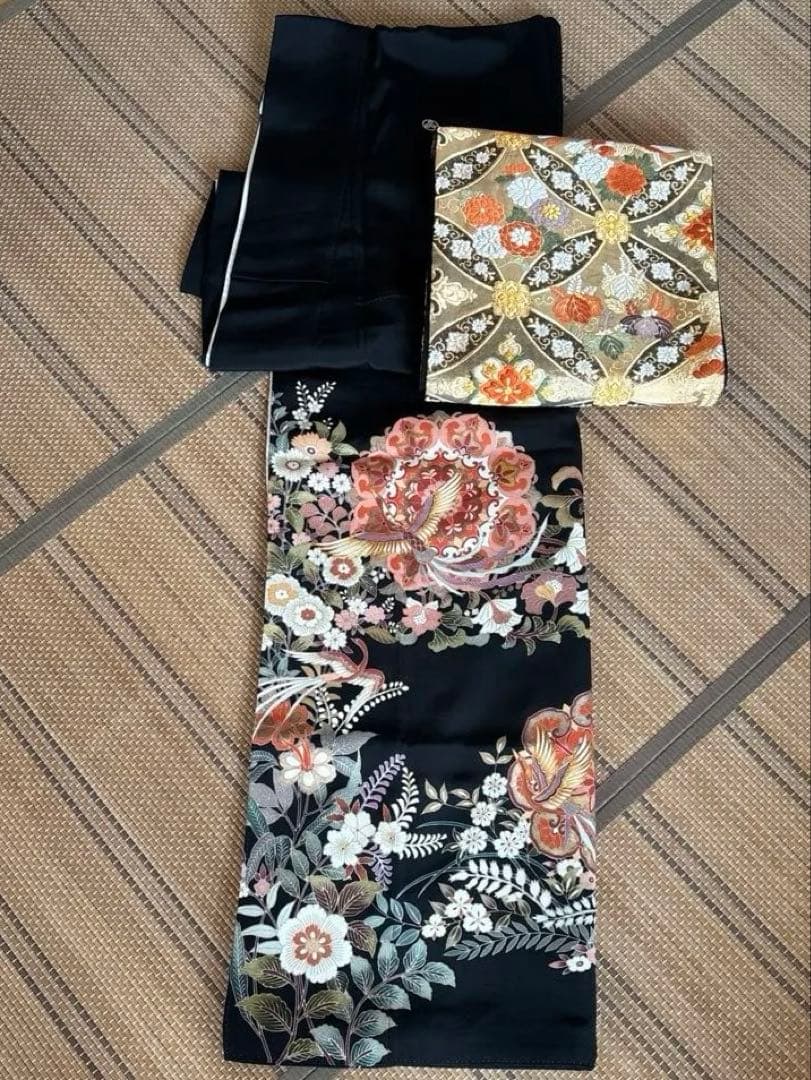 レトロでモダン素敵！未使用品しつけ糸付き　黒留袖　京友禅　金駒刺繍