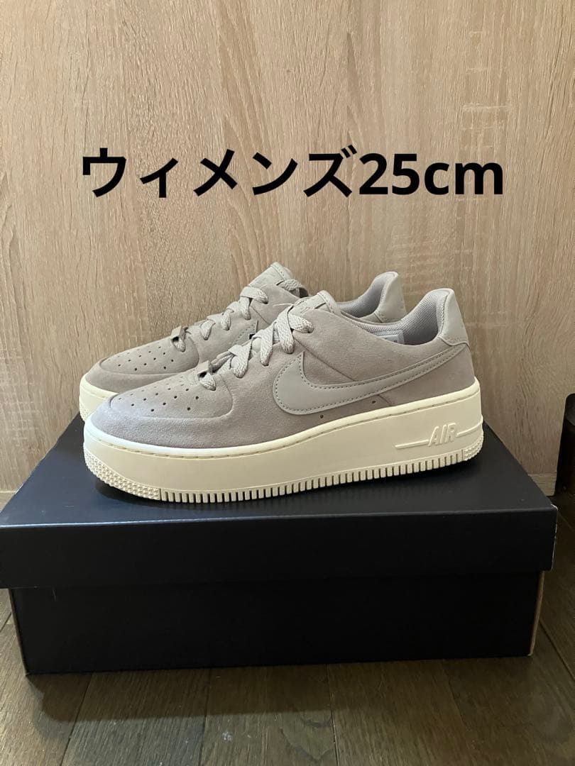 NIKE エアフォース1 セージ　LOW ウィメンズ25cm グレー　厚底